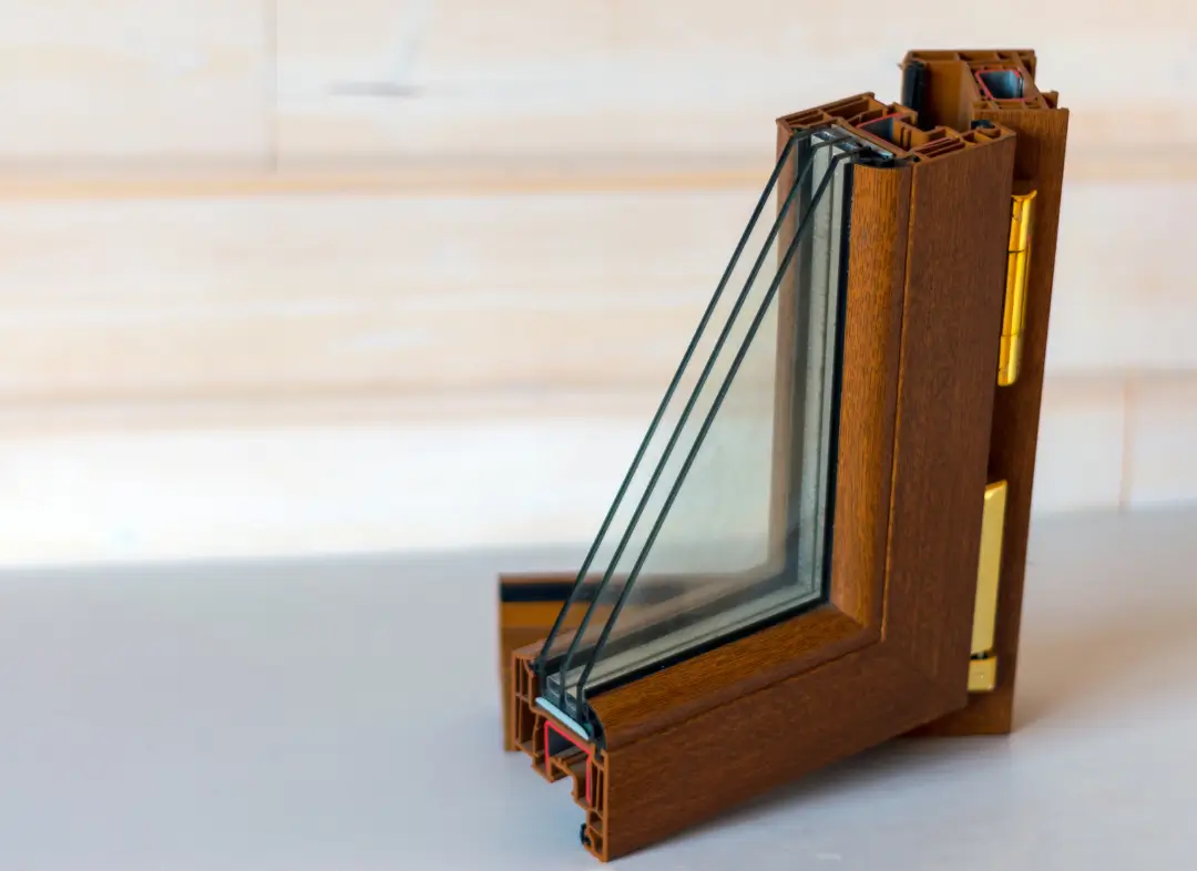 Installation de fenêtre en bois sur mesure Falicon